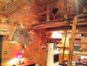 Coffee/tea maker, fridge, microwave, cookware/dishes/utensils - Charmingly Rustic Weekend Getaway in the Mountains near Pittsburgh, Pennsylvania (Champion)