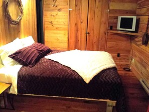 3 bedrooms, WiFi - Charmingly Rustic Weekend Getaway in the Mountains near Pittsburgh, Pennsylvania (Champion)