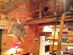 ثلاجة، ميكروويف، ماكينة لصنع القهوة/الشاي، مستلزمات طهي/أطباق/أوعية