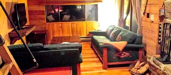 Charmingly Rustic Weekend Getaway in the Mountains near Pittsburgh, Pennsylvania