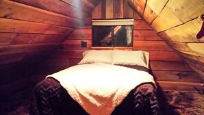 3 bedrooms, WiFi - Charmingly Rustic Weekend Getaway in the Mountains near Pittsburgh, Pennsylvania (Champion)