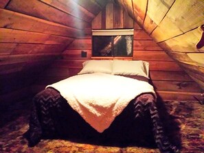 Unclassified image, 3 of 19, button - Charmingly Rustic Weekend Getaway in the Mountains near Pittsburgh, Pennsylvania (Champion)