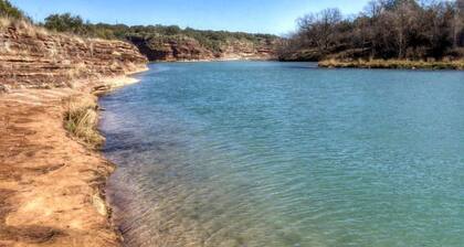 Spacious Texas Hill Country Cabin Ideal for Weekend Getaways from Austin