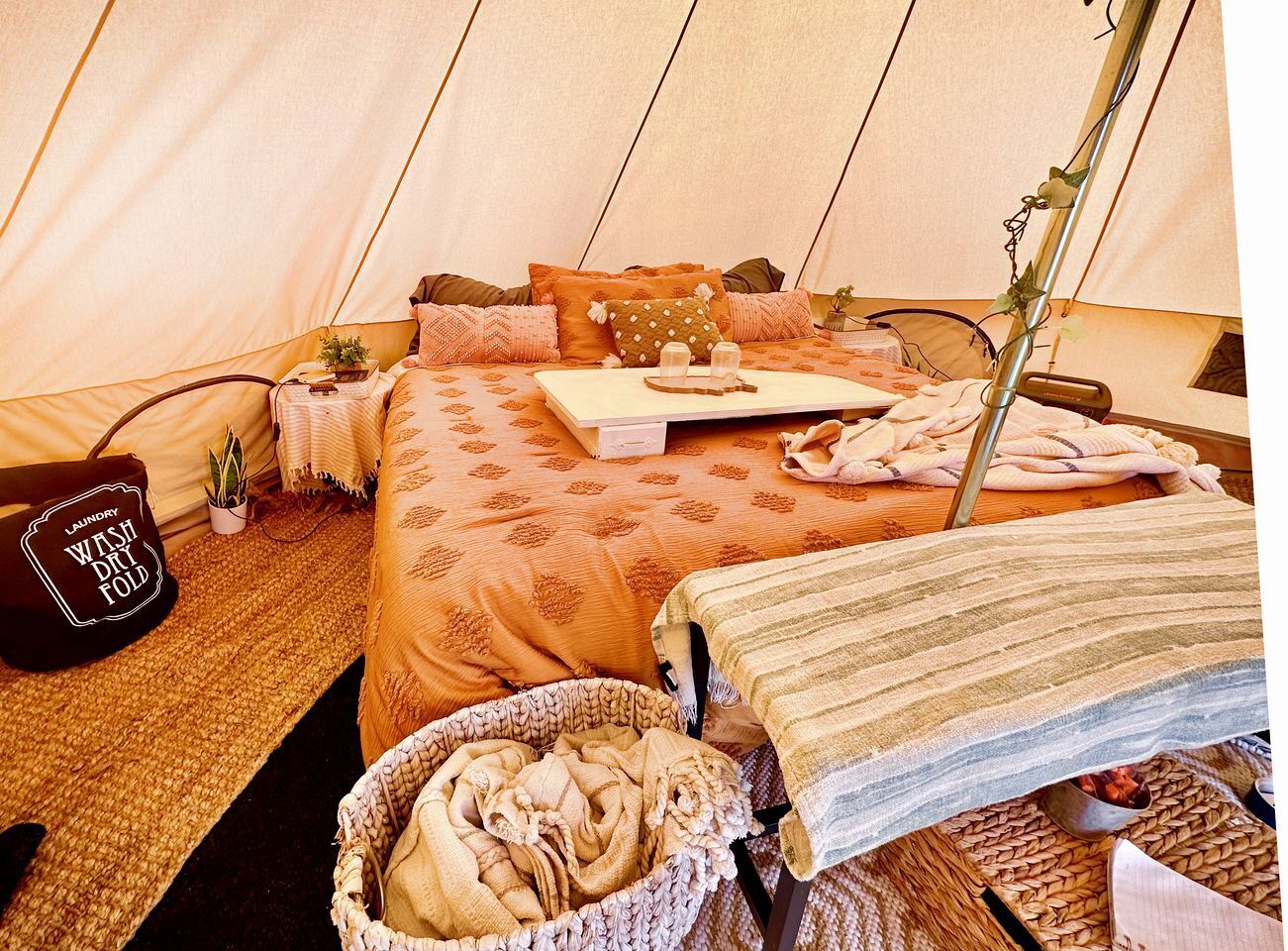 1 bedroom, bed sheets