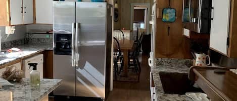 Refrigerador, microondas, horno y lavavajillas