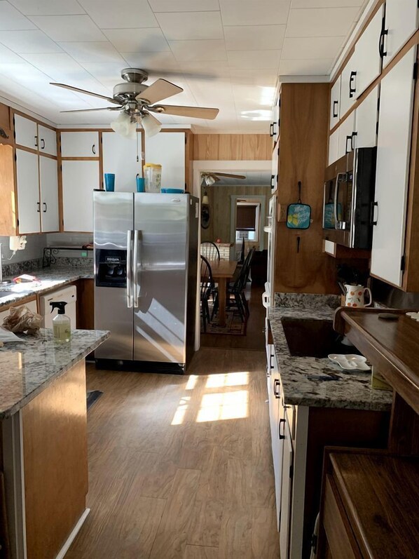 Refrigerador, microondas, horno y lavavajillas 