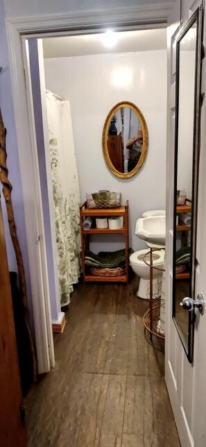 Towels - Charming Farmhouse Glamping Cabin in Sparta, Tennessee (Sparta)