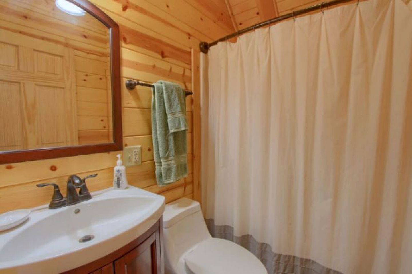 Jetted tub, towels, toilet paper