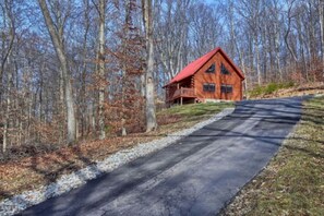 Exterior - Beautiful Cabin Retreat near Hocking Hills, For Peaceful Getaways in Ohio (Logan)