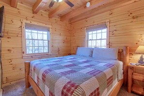 2 bedrooms, WiFi, bed sheets - Beautiful Cabin Retreat near Hocking Hills, For Peaceful Getaways in Ohio (Logan)