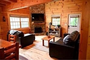 Living area - Beautiful Cabin Retreat near Hocking Hills, For Peaceful Getaways in Ohio (Logan)