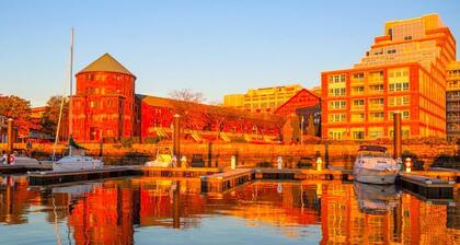 Blue Pearl Houseboat in Boston Harbor Wifi, A/C,