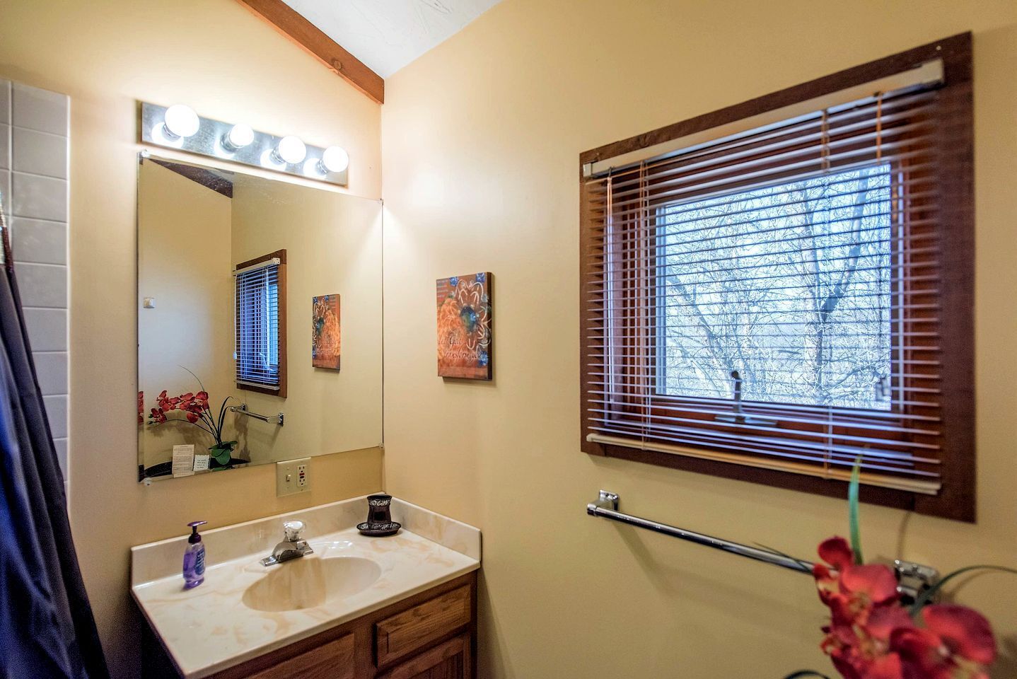 Jetted tub, hair dryer, towels, soap