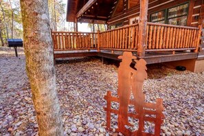 Property grounds - Romantic Getaways to this Rustic Cabin Rental with Stone Fireplace in Logan, Ohio (Logan)