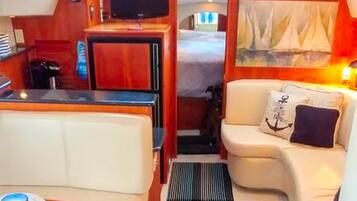 1 slaapkamer, een strijkplank/strijkijzer, wifi, beddengoed