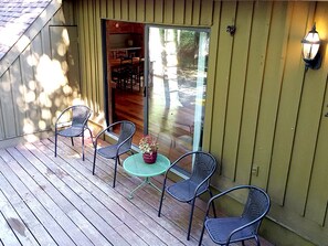Outdoor dining - Family-Friendly Cabin Rental Nestled Among the Mountains of Champion, Pennsylvania (Champion)