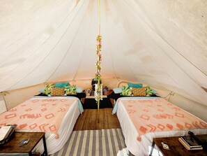 1 bedroom, bed sheets