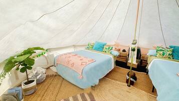 1 bedroom, bed sheets