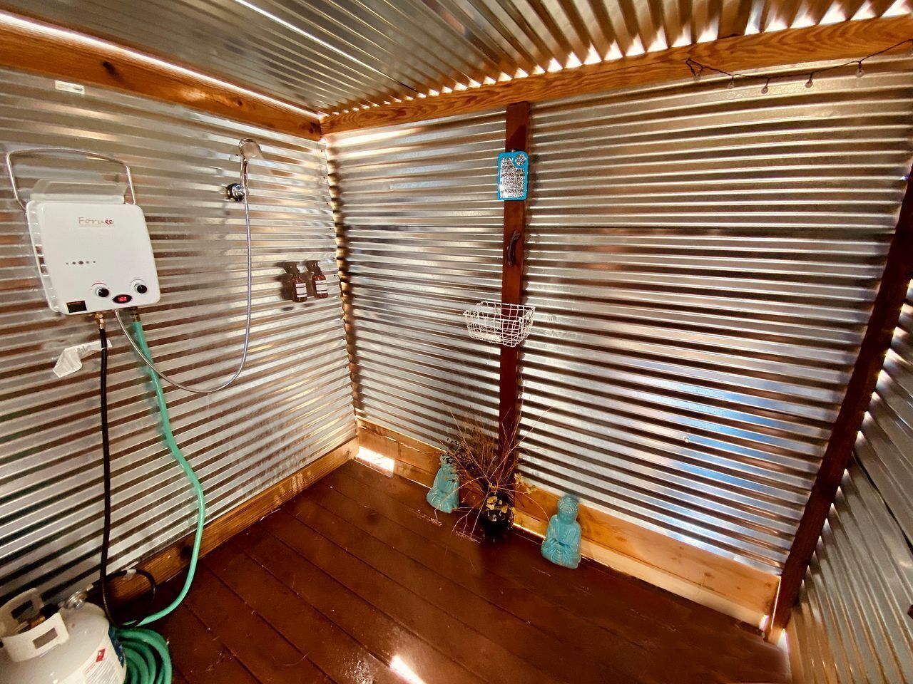 Towels, soap, shampoo, toilet paper