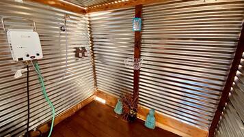 Toallas, jabón, champú y papel higiénico