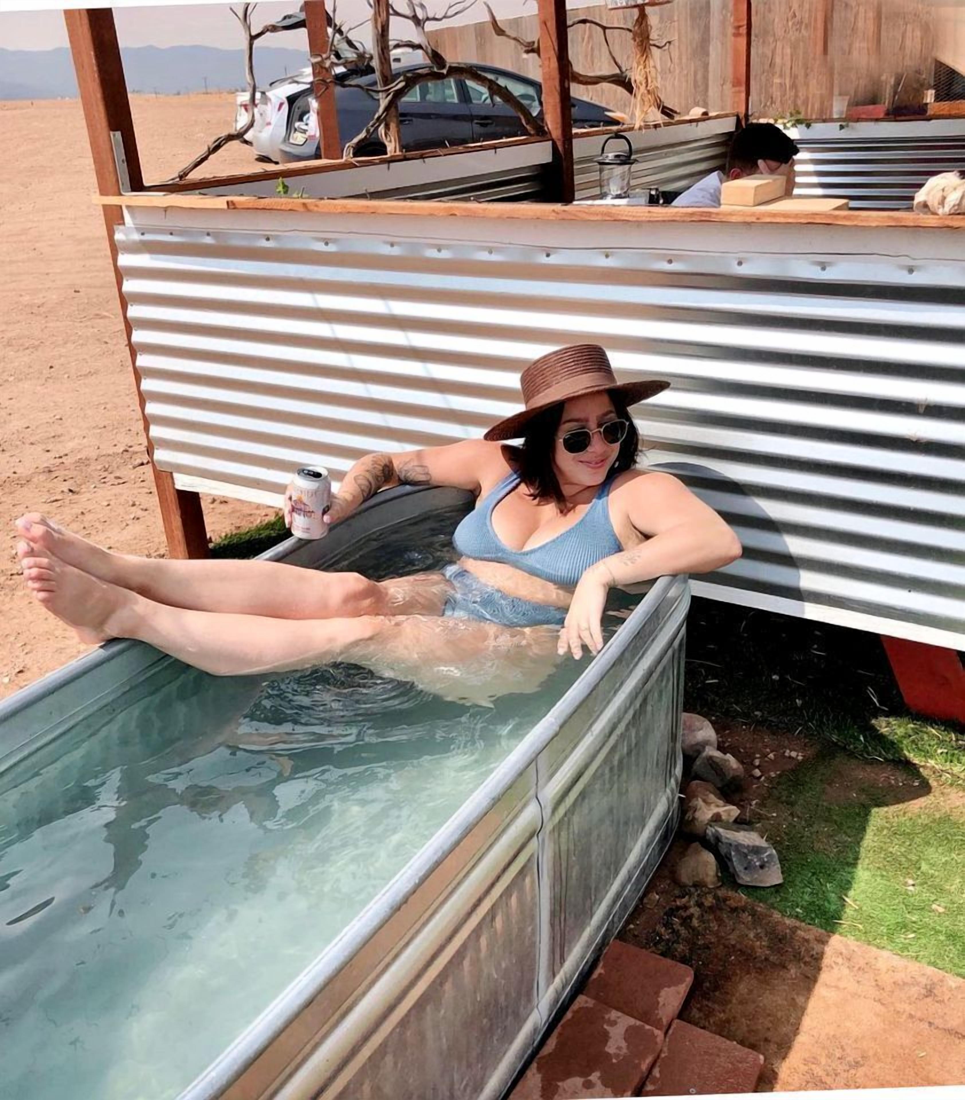Outdoor spa tub