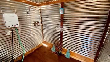 Handtücher, Seife, Shampoo, Toilettenpapier