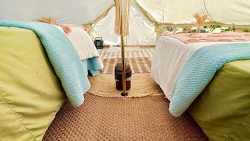 1 bedroom, bed sheets
