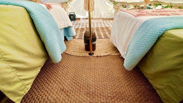 1 bedroom, bed sheets - Glamorous California Campsite Retreat with Great Views (New Cuyama)