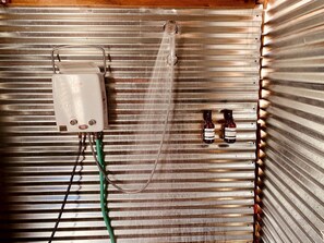 Handtücher, Seife, Shampoo, Toilettenpapier