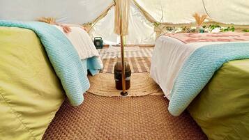 1 bedroom, bed sheets