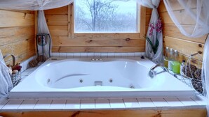 Towels, toilet paper - Wonderful Ohio Getaways in this Wonderful Cabin Rental with Hot Tub (Logan)