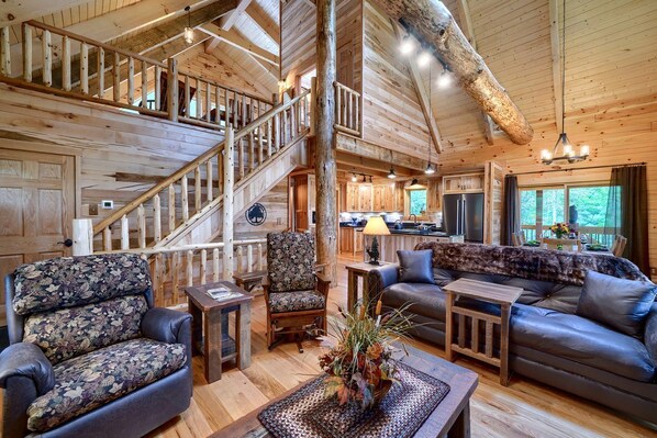 TV, fireplace - Lovely Logan Log Cabin Retreat for Family and Group Glamping in Ohio (Logan)