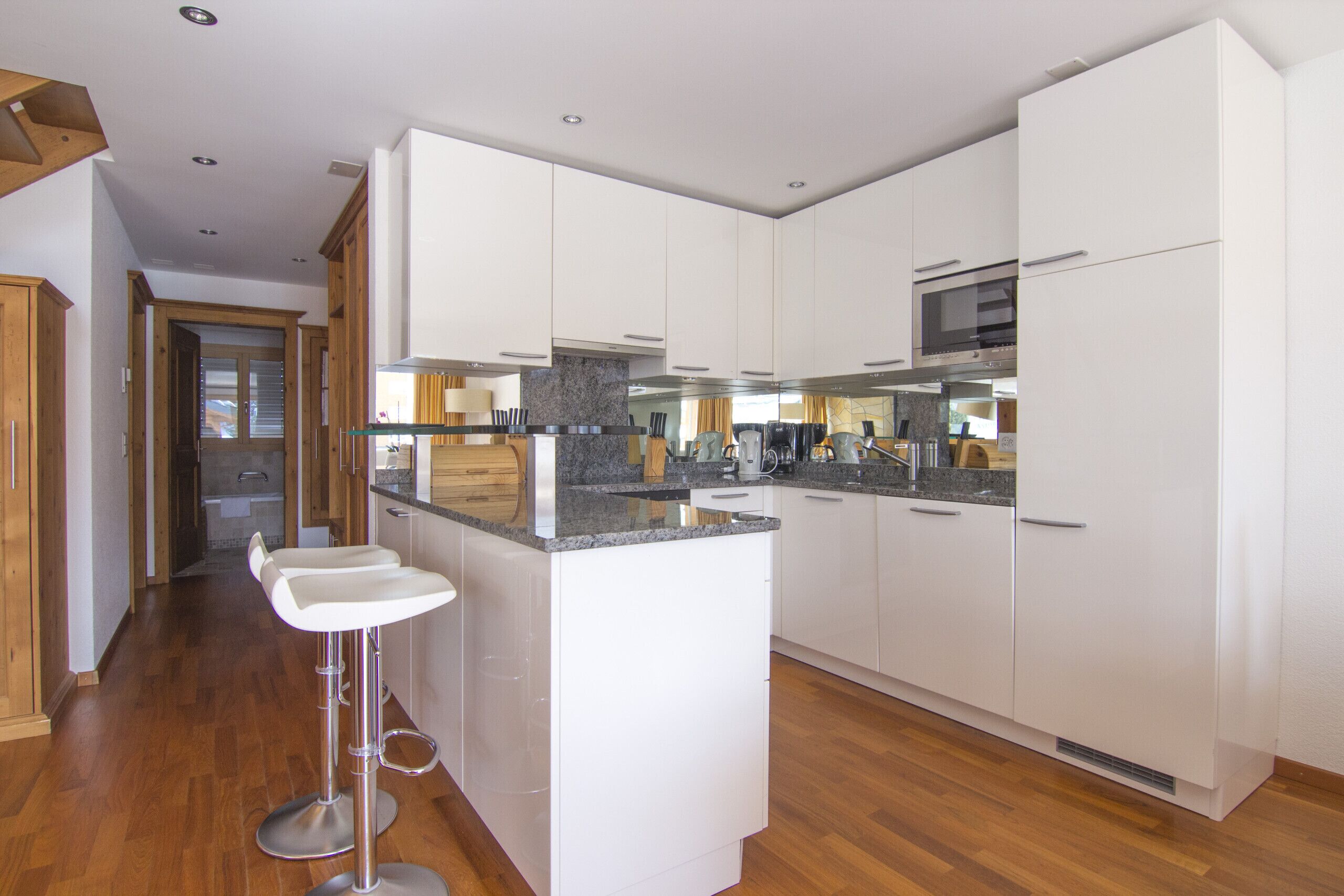 Kühlschrank, Mikrowelle, Ofen, Geschirrspüler