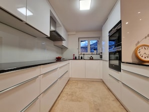 Fridge, oven, dishwasher, coffee/tea maker