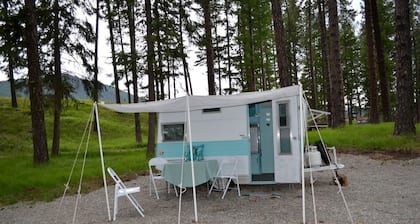 Vintage Camper Rental Perfect for Glamping in Montana