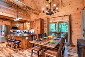 Dining - Hocking Hills Park Getaway for Family Adventures in Logan, Ohio (Logan)