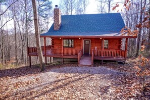 Exterior - Family-Friendly Getaways to this Rustic Log Cabin in Logan, Ohio (Logan)