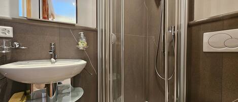 Doccia, asciugacapelli, asciugamani