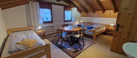 6 bedrooms, free WiFi, bed sheets