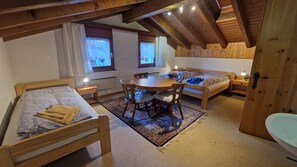 6 bedrooms, free WiFi, bed sheets