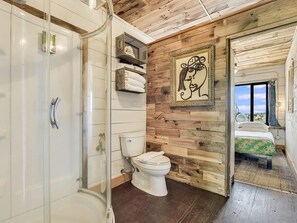 Jetted bath, towels, soap, shampoo