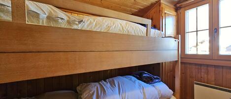 3 bedrooms, free WiFi, bed sheets