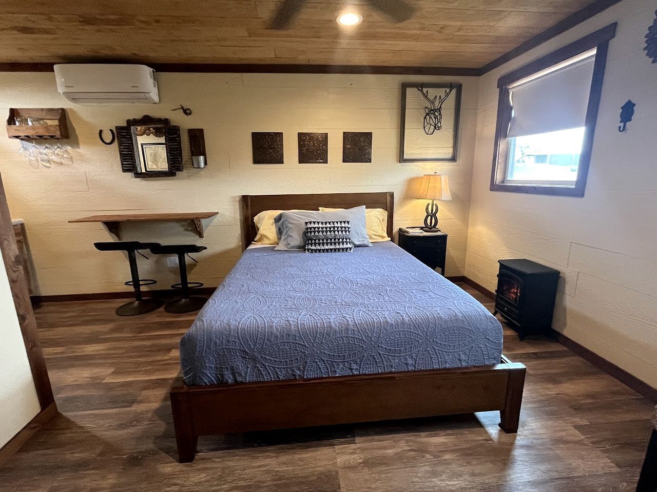 1 habitación, tabla de planchar con plancha, wifi y ropa de cama 