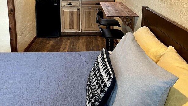 A compact room with a bed, a small kitchenette, and a window. - Peaceful Texas Hill Country Rental Perfect for Glamping Around Austin (Dripping Springs)