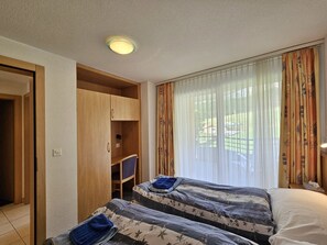 3 bedrooms, free WiFi, bed sheets