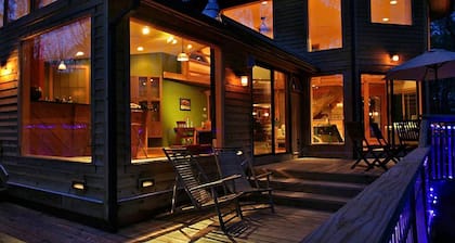 Luxury Mountain Cabin Rental on Rockfish Gap River near Charlottesville, Virginia