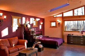 4 bedrooms, desk, iron/ironing board, WiFi
