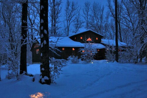 Luxury Mountain Cabin Rental on Rockfish Gap River near Charlottesville, Virginia