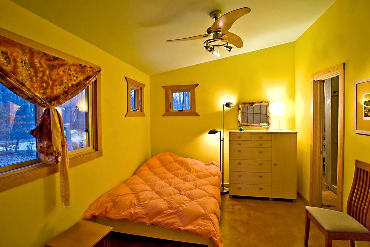 4 bedrooms, desk, iron/ironing board, WiFi