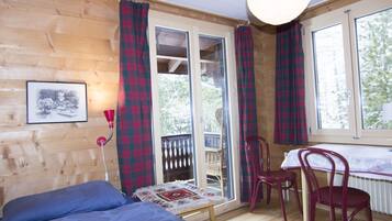 3 bedrooms, free WiFi, bed sheets